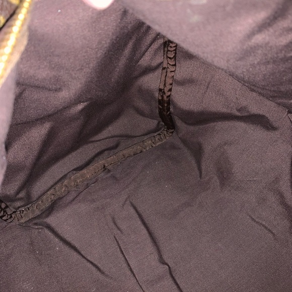 Louis Vuitton duffle bag with exterior pockets - Picture 15 of 16